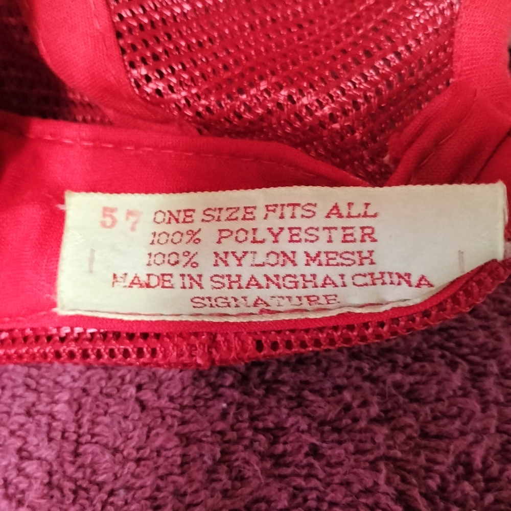 Signature Red Mesh Cap - Picture 3 of 4